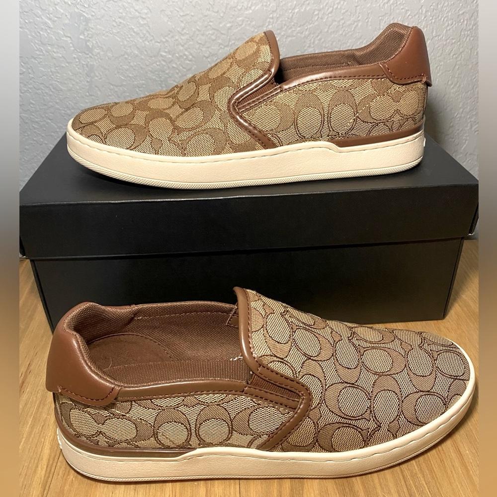 COACH Wells Sig Slip On in khaki & saddle